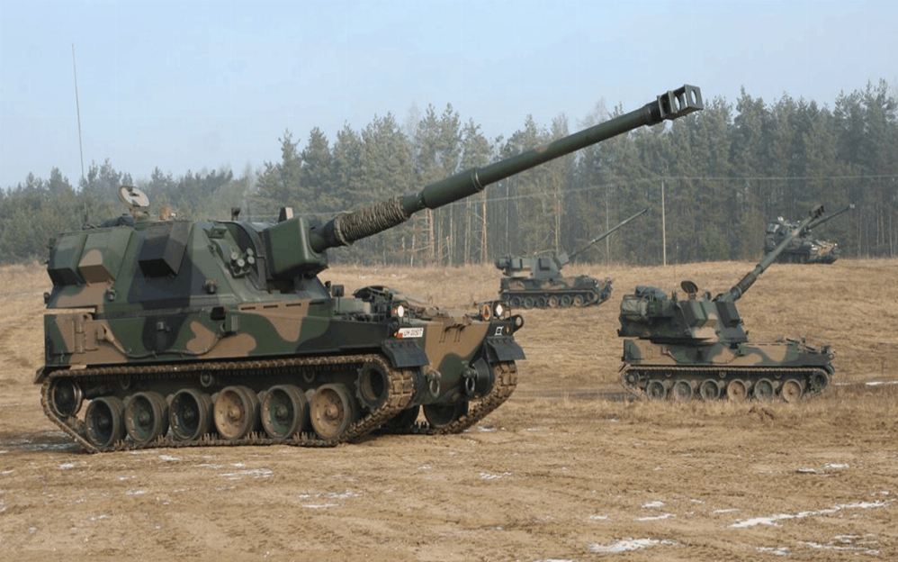 Польща передає Україні 155-мм самохідні гаубиці AHS Krab
