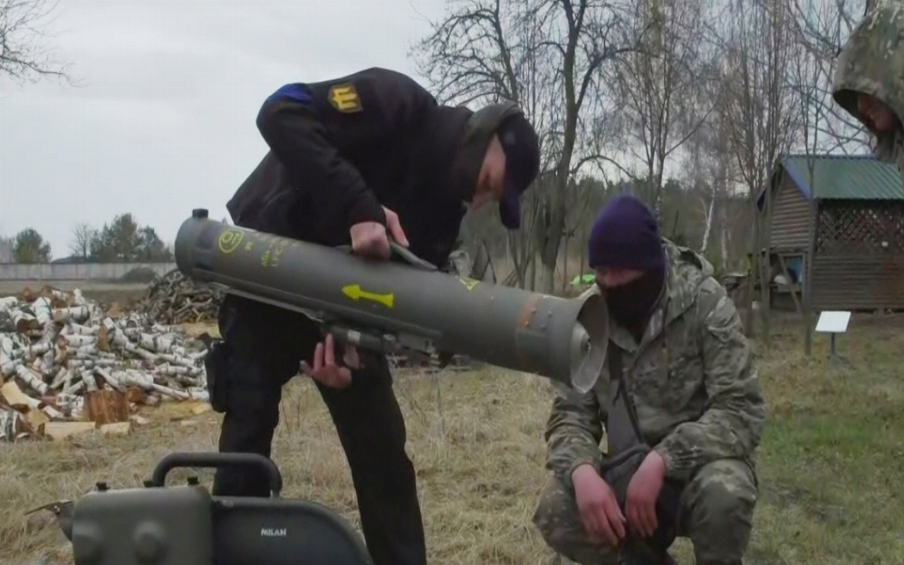 Українські бійці навчаються використовувати ПТРК MILAN