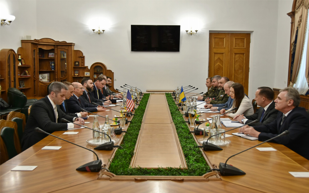 В Міноборони обговорили питання підвищення ефективності і прозорості забезпечення ЗС України озброєнням та військовою технікою