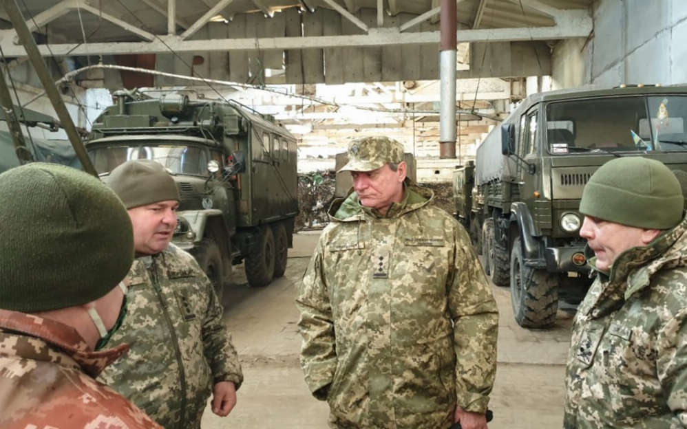 Уруский посетил зону ООС: Военная техника нуждается в обновлении